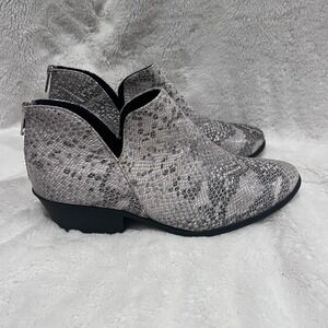 Soda Women's Faux Snakeskin Print Western Boots Ankle Booties Size 8 Kitten Heel